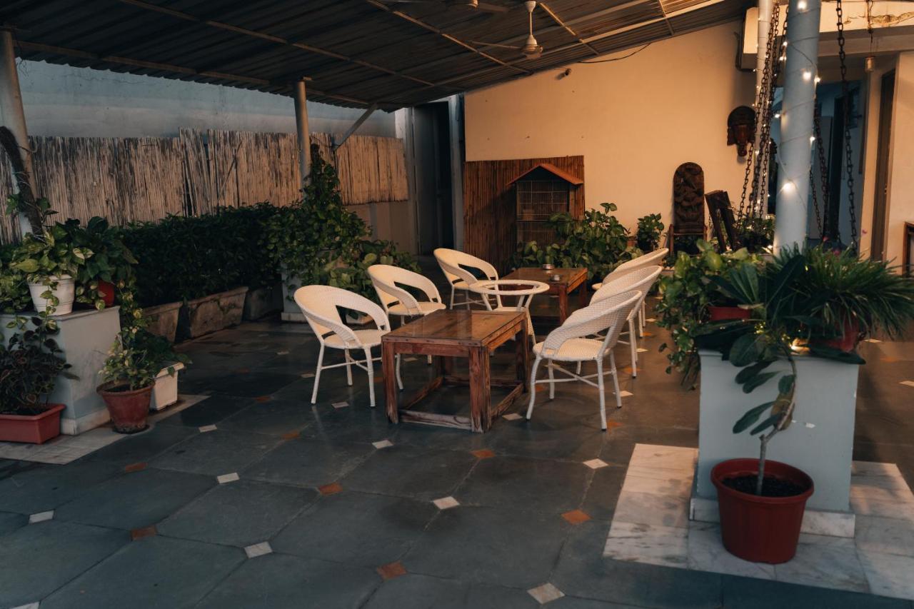 Hostel J House Near Bhikaji Nowe Delhi Zewnętrze zdjęcie